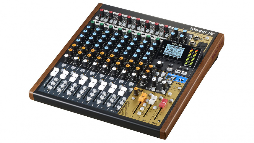 Tascam Model-12 Model 12: estación integrada de producción musical, ofreciendo una grabadora de 12 pistas integrada, un mezclador de 10 entradas, entrada y salida MIDI, funcionamiento como interfaz de audio USB y funciones de controlador de DAW.